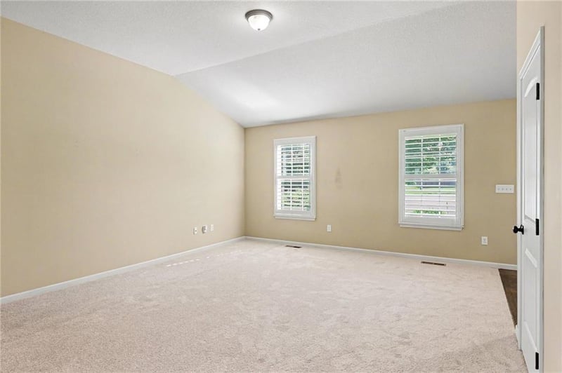 14256 Oakland Ct, Grandview, MO 64030