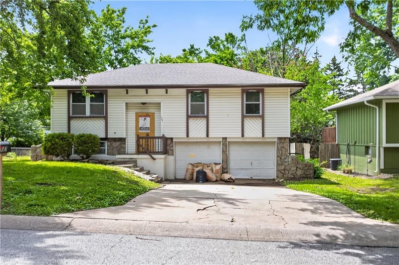 107 Brentwood Dr, Belton, MO 64012