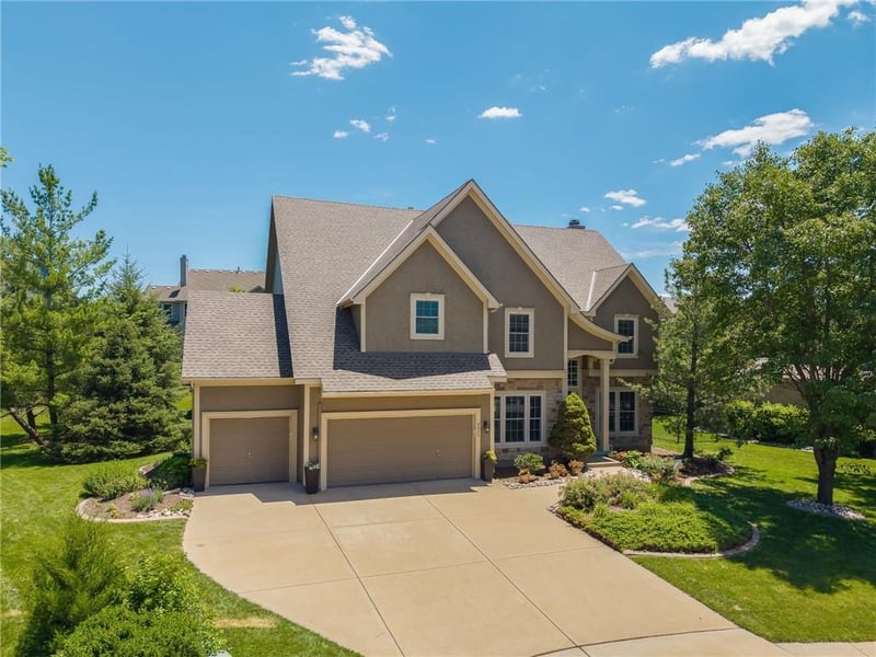 9623 Crescent Ct, Kansas City, MO 64157