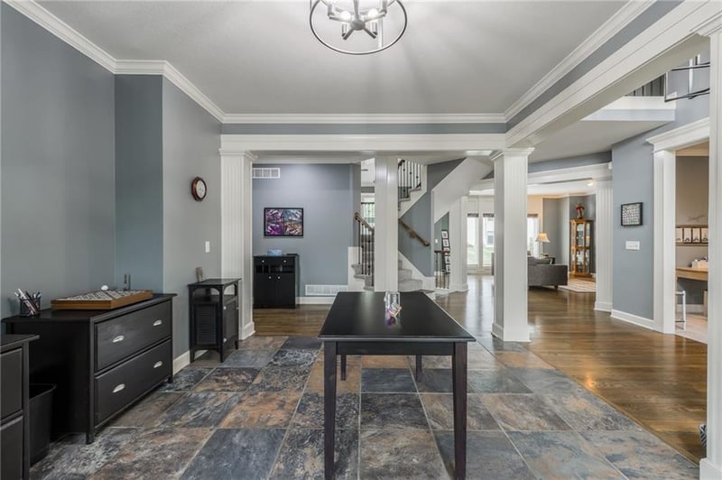 9623 Crescent Ct, Kansas City, MO 64157