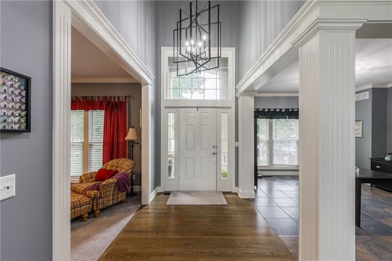 9623 Crescent Ct, Kansas City, MO 64157
