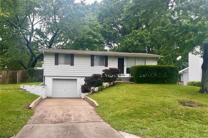 5914 Euclid Ave, Gladstone, MO 64118