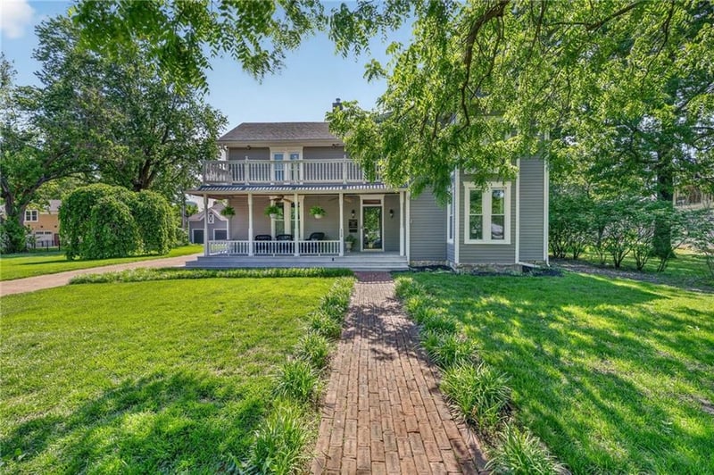 508 Douglas St, Lee's Summit, MO 64063