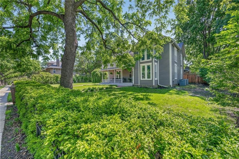508 Douglas St, Lee's Summit, MO 64063