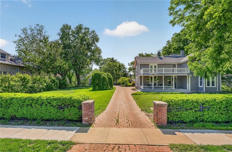 508 Douglas St, Lee's Summit, MO 64063