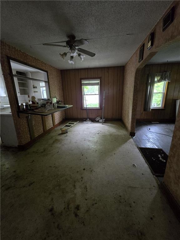 33660 83rd St, De Soto, KS 66018