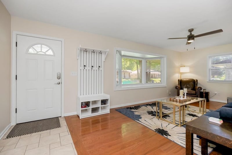 6706 Bellefontaine Ave, Gladstone, MO 64119