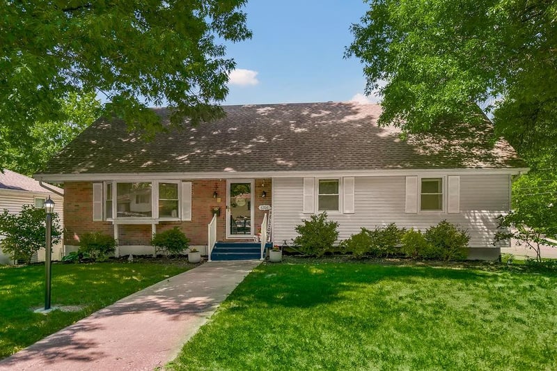 6706 Bellefontaine Ave, Gladstone, MO 64119