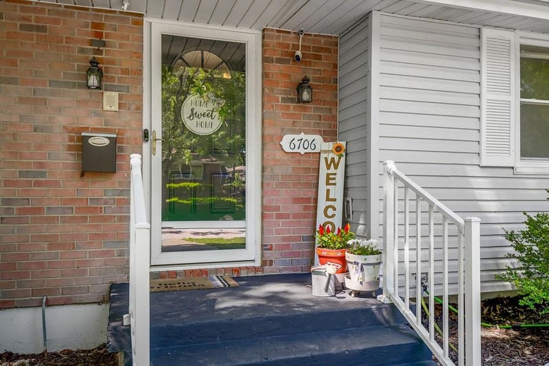 6706 Bellefontaine Ave, Gladstone, MO 64119