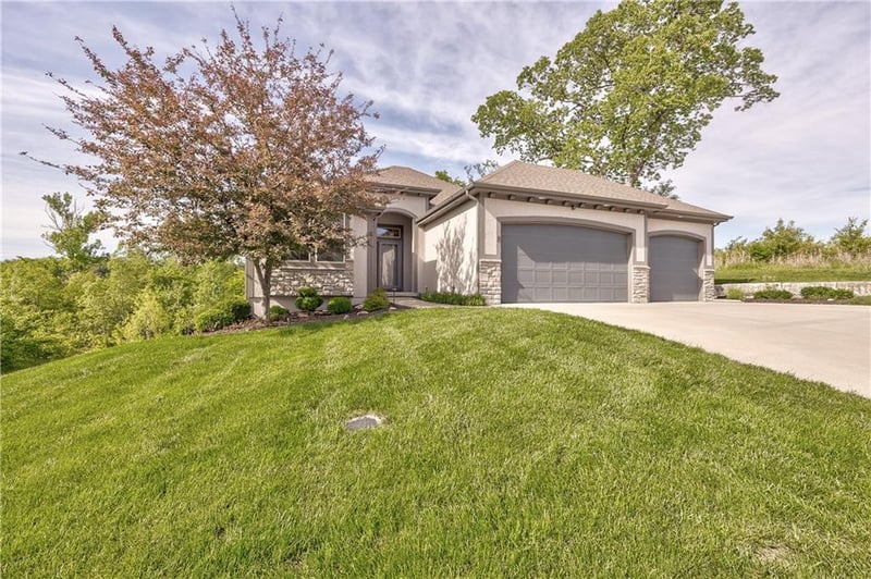 8 E 122nd St, Kansas City, MO 64145