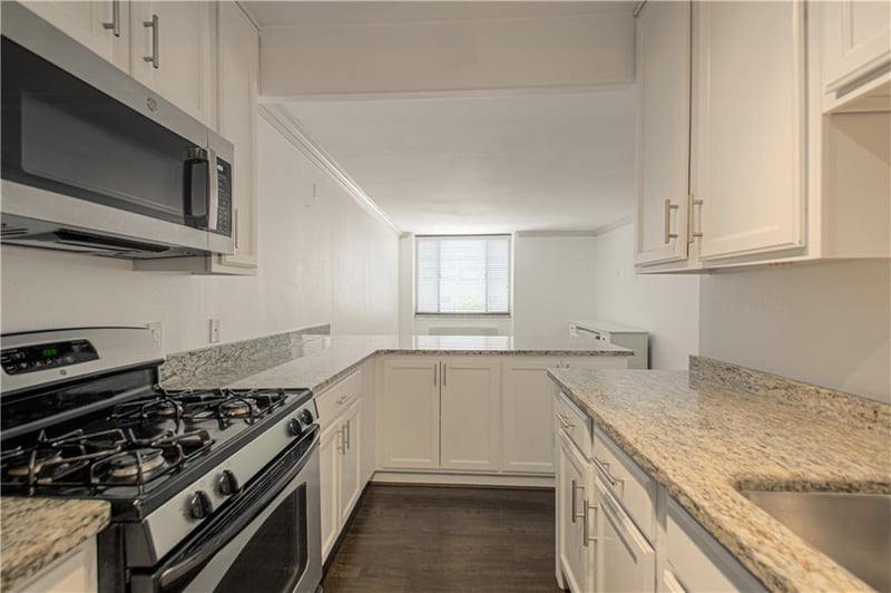 700 8th St #7G, Kansas City, MO 64106
