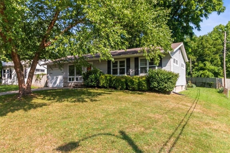 811 Union Cir, Independence, MO 64050
