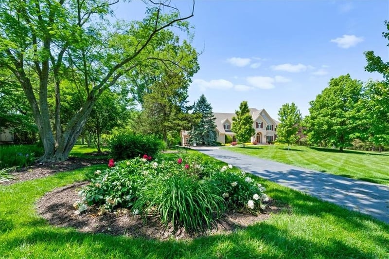 1821 Saunders Rd, Blue Springs, MO 64015
