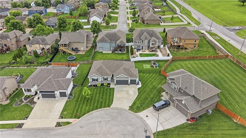 1313 NW Brentwood Dr, Grain Valley, MO 64029