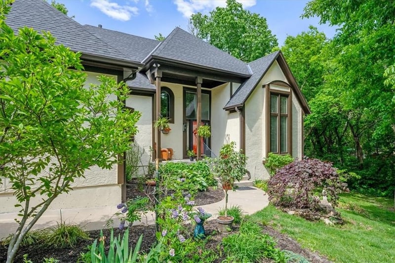 24600 W 61st Ter, Shawnee, KS 66226