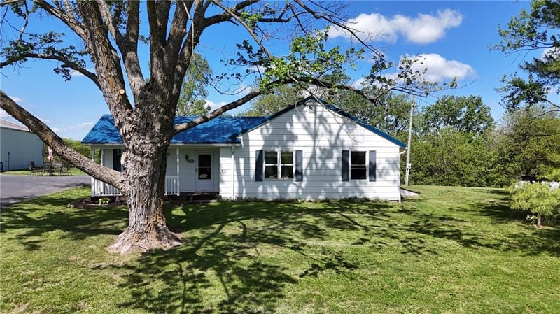 23080 Interurban Rd, Dearborn, MO 64439