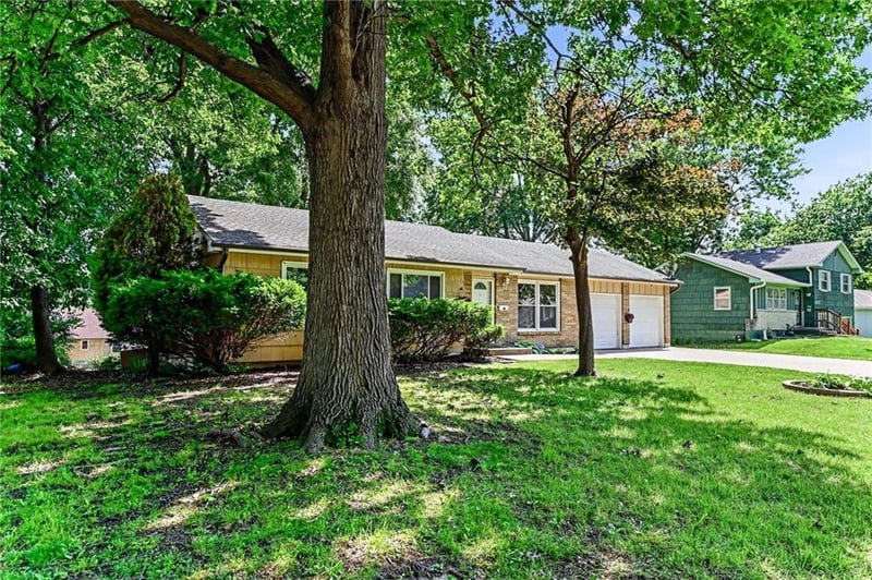 9309 E 82nd Ter, Raytown, MO 64138