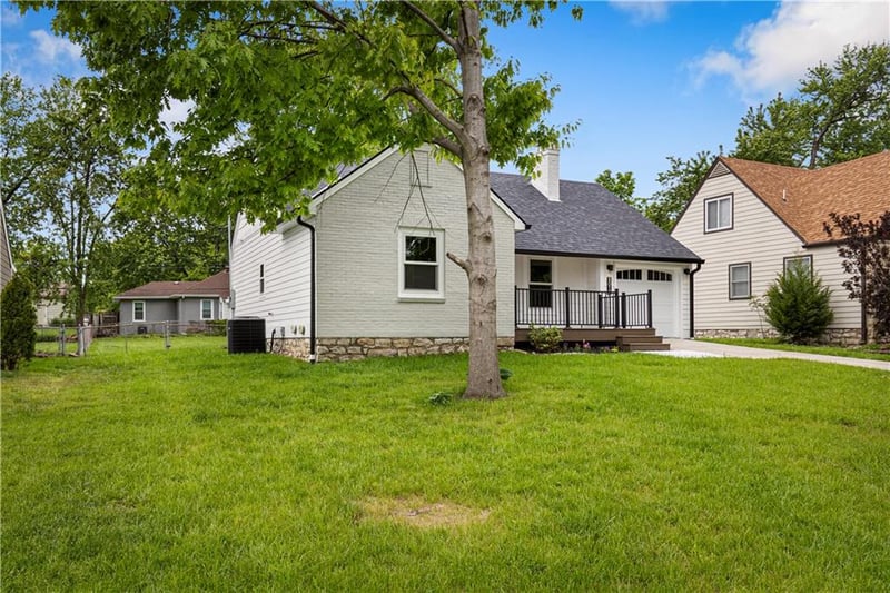 8012 Belleview Ave, Kansas City, MO 64114