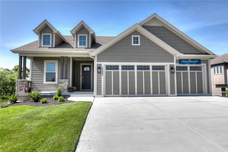 4484 Tee Box Dr, Basehor, KS 66007