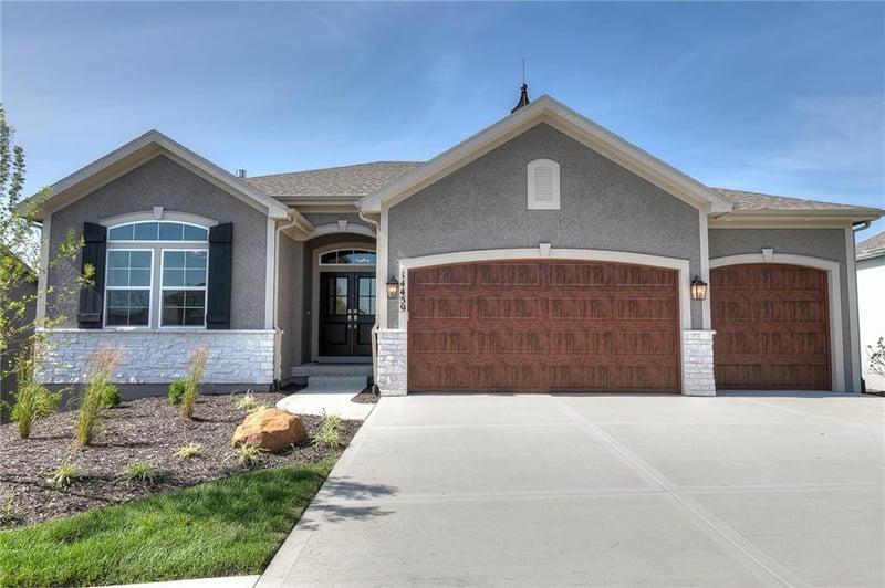 4484 Tee Box Dr, Basehor, KS 66007