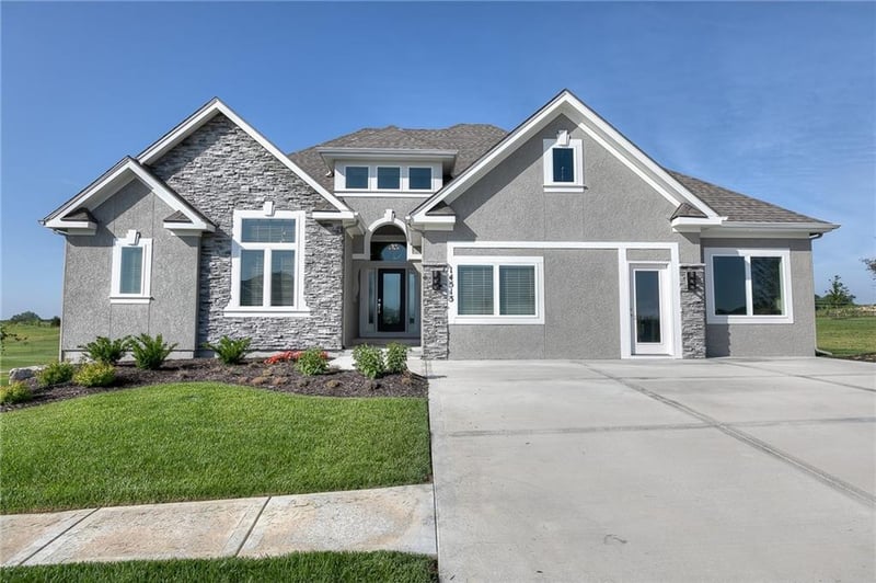 4484 Tee Box Dr, Basehor, KS 66007
