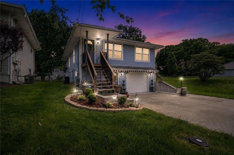 1028 Madison St, Leavenworth, KS 66048