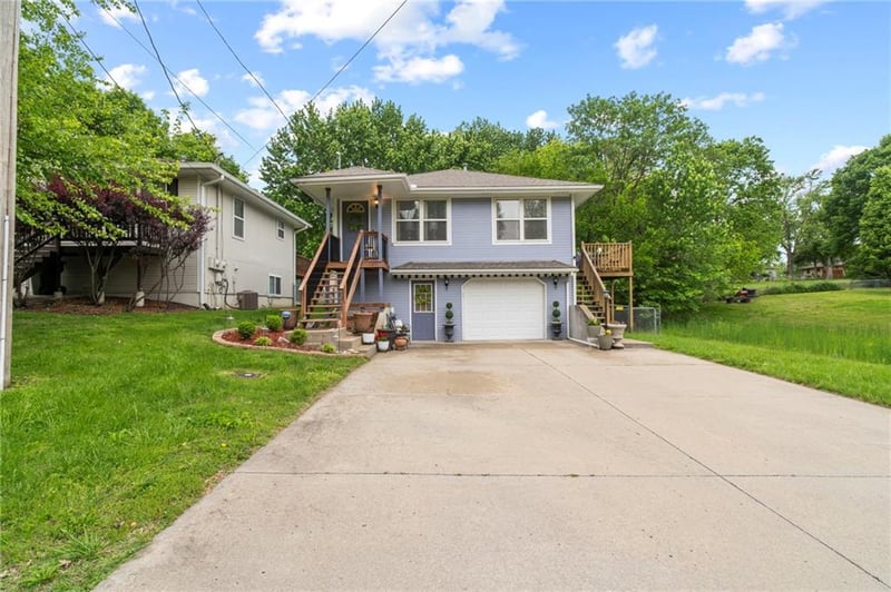 1028 Madison St, Leavenworth, KS 66048
