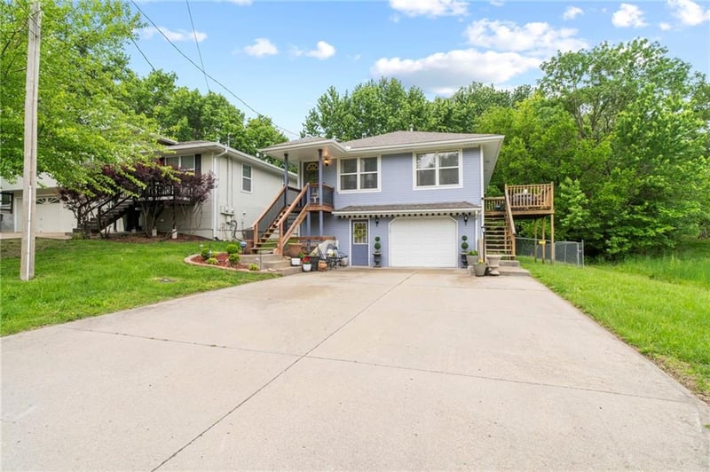 1028 Madison St, Leavenworth, KS 66048