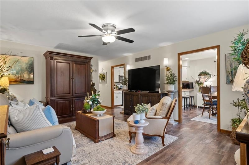 1028 Madison St, Leavenworth, KS 66048