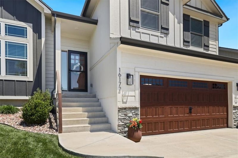 16172 Giorgia St, Parkville, MO 64152