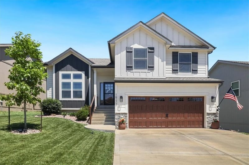 16172 Giorgia St, Parkville, MO 64152