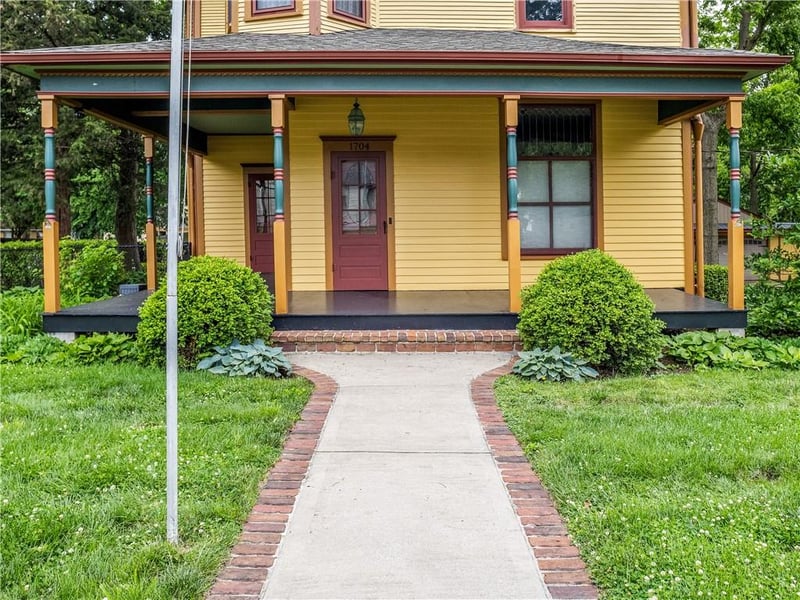 1704 Walnut St, Blue Springs, MO 64015