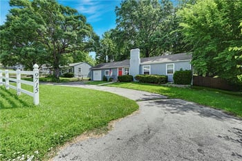 9715 Holmes Rd, Kansas City, MO 64131