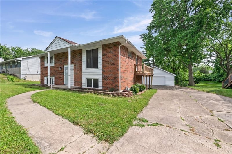 2903 56th Ter, Gladstone, MO 64119