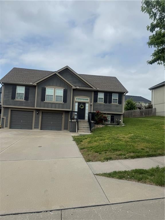 8932 116th Pl, Kansas City, MO 64157