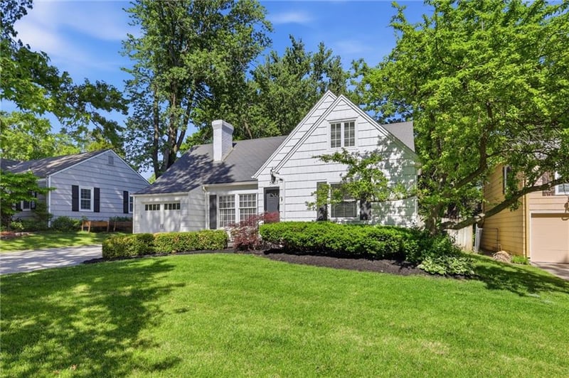 5427 Canterbury Rd, Fairway, KS 66205