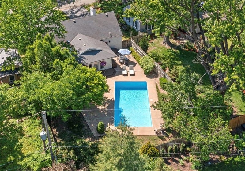 5427 Canterbury Rd, Fairway, KS 66205