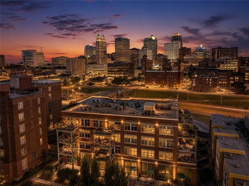 210 5th St #211, Kansas City, MO 64105