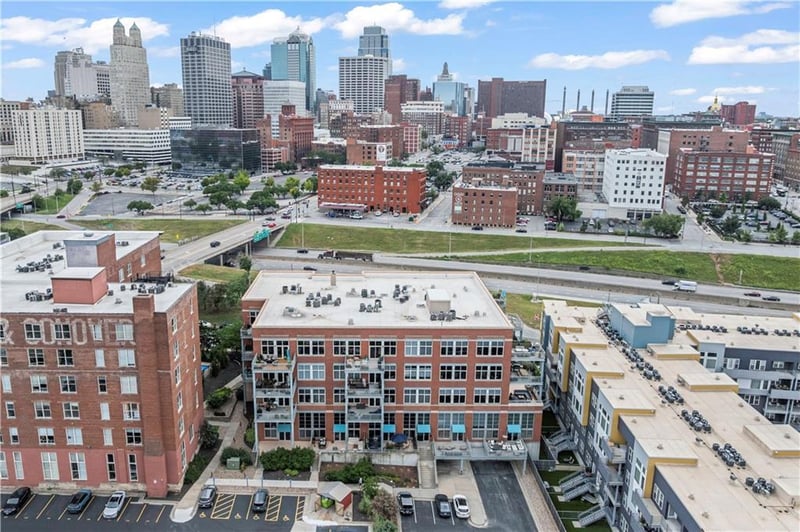 210 5th St #211, Kansas City, MO 64105