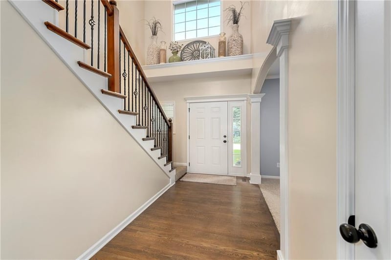 327 SE Highland Park Dr, Lee's Summit, MO 64063