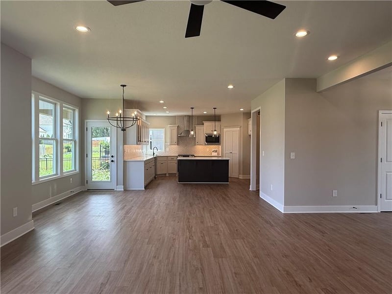31428 W 85th Ter, De Soto, KS 66018