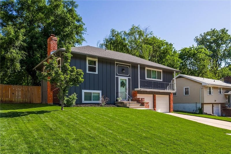 406 90th St, Kansas City, MO 64131
