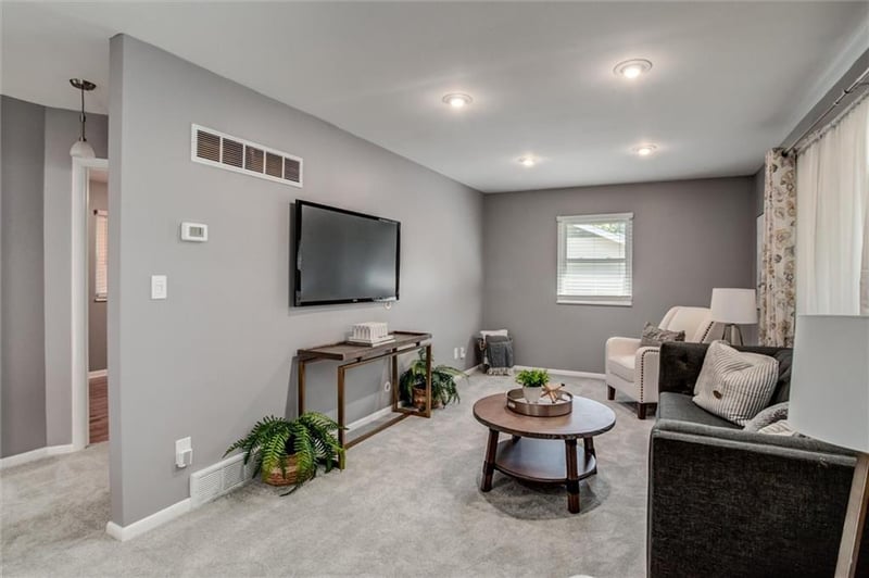 406 90th Ter, Kansas City, MO 64131