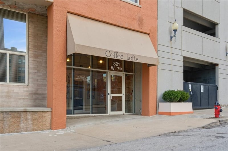 321 7th St #402, Kansas City, MO 64105