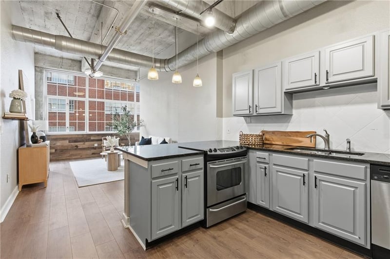 321 W 7th St #402, Kansas City, MO 64105