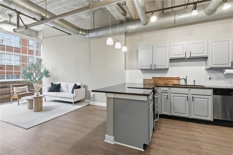321 W 7th St #402, Kansas City, MO 64105