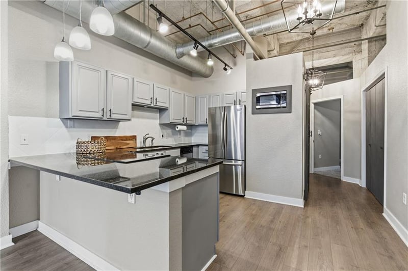 321 W 7th St #402, Kansas City, MO 64105