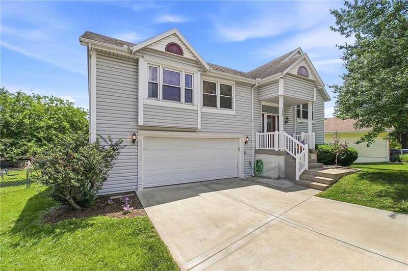 110 Brookwood Pl, Blue Springs, MO 64014