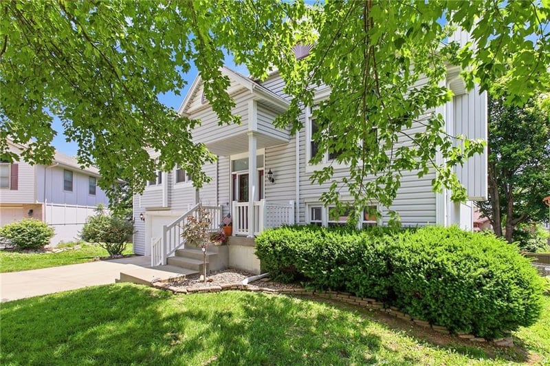 110 Brookwood Pl, Blue Springs, MO 64014