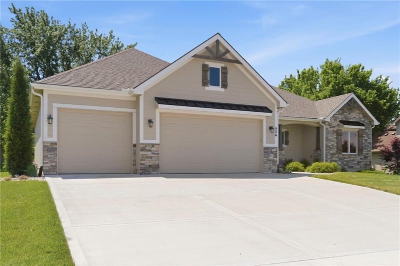 404 10th St, Lawson, MO 64062